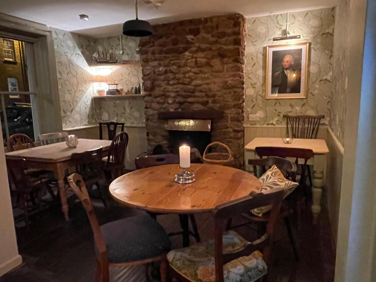 Lord Nelson Hotel Брайдпорт Екстериор снимка